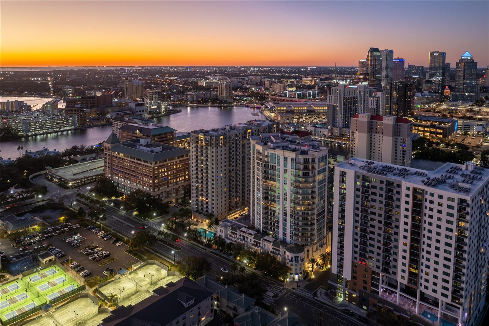 Listing photo id 87 for 450 Knights Run Avenue 1801