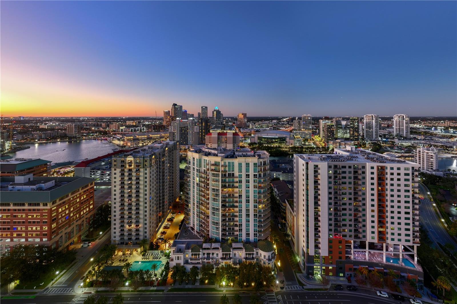 Listing photo id 90 for 450 Knights Run Avenue 1801