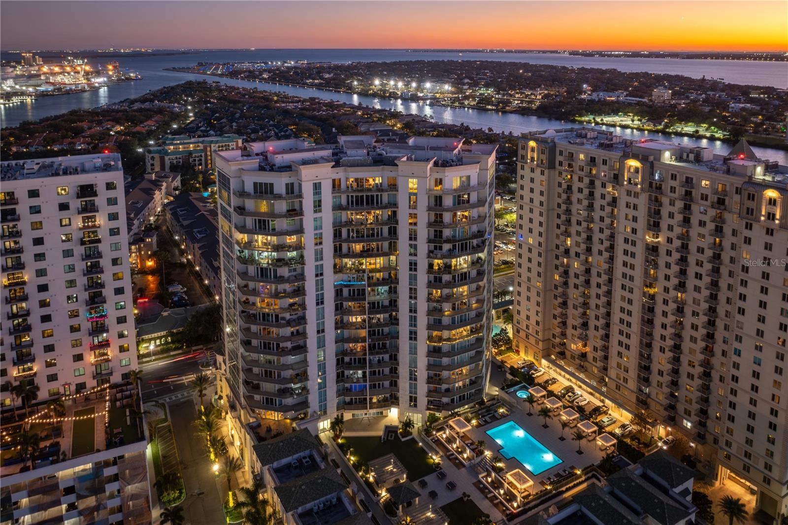 Listing photo id 93 for 450 Knights Run Avenue 1801