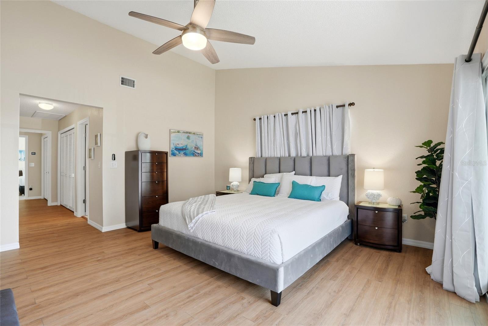 Image 31 of 55 For 900 Harbour House Drive