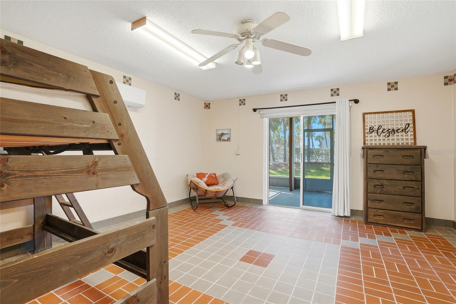 Image 40 of 55 For 900 Harbour House Drive