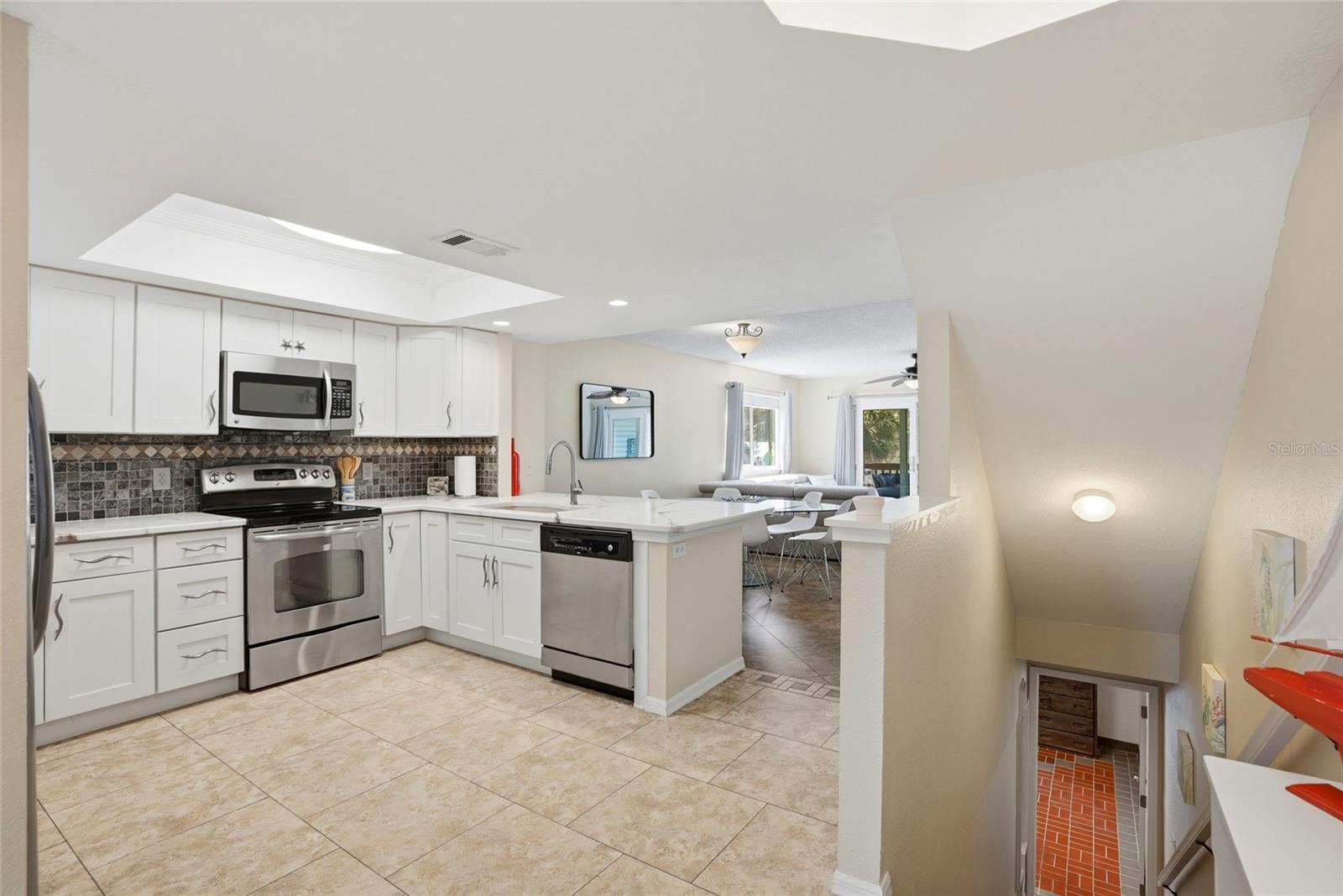 Image 7 of 55 For 900 Harbour House Drive