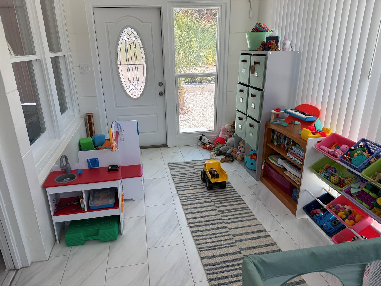 Image 10 of 49 For 850 Mandalay Avenue