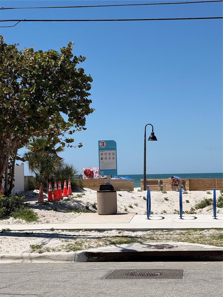 Image 12 of 49 For 850 Mandalay Avenue