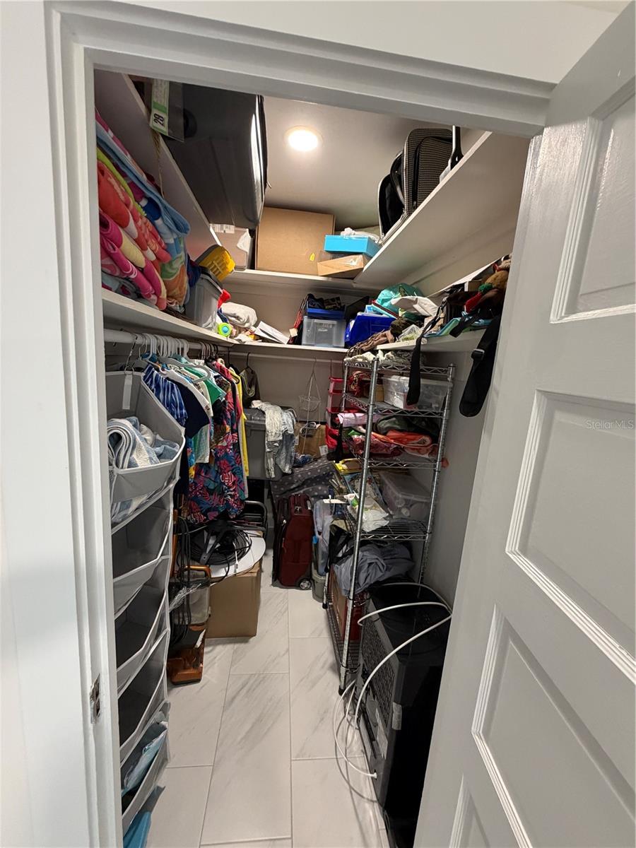 Image 16 of 49 For 850 Mandalay Avenue