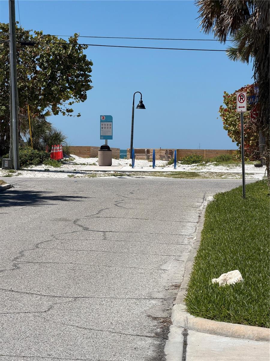 Image 17 of 49 For 850 Mandalay Avenue