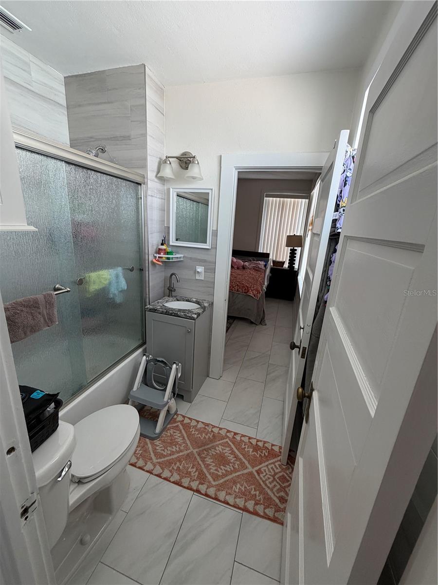 Image 23 of 49 For 850 Mandalay Avenue