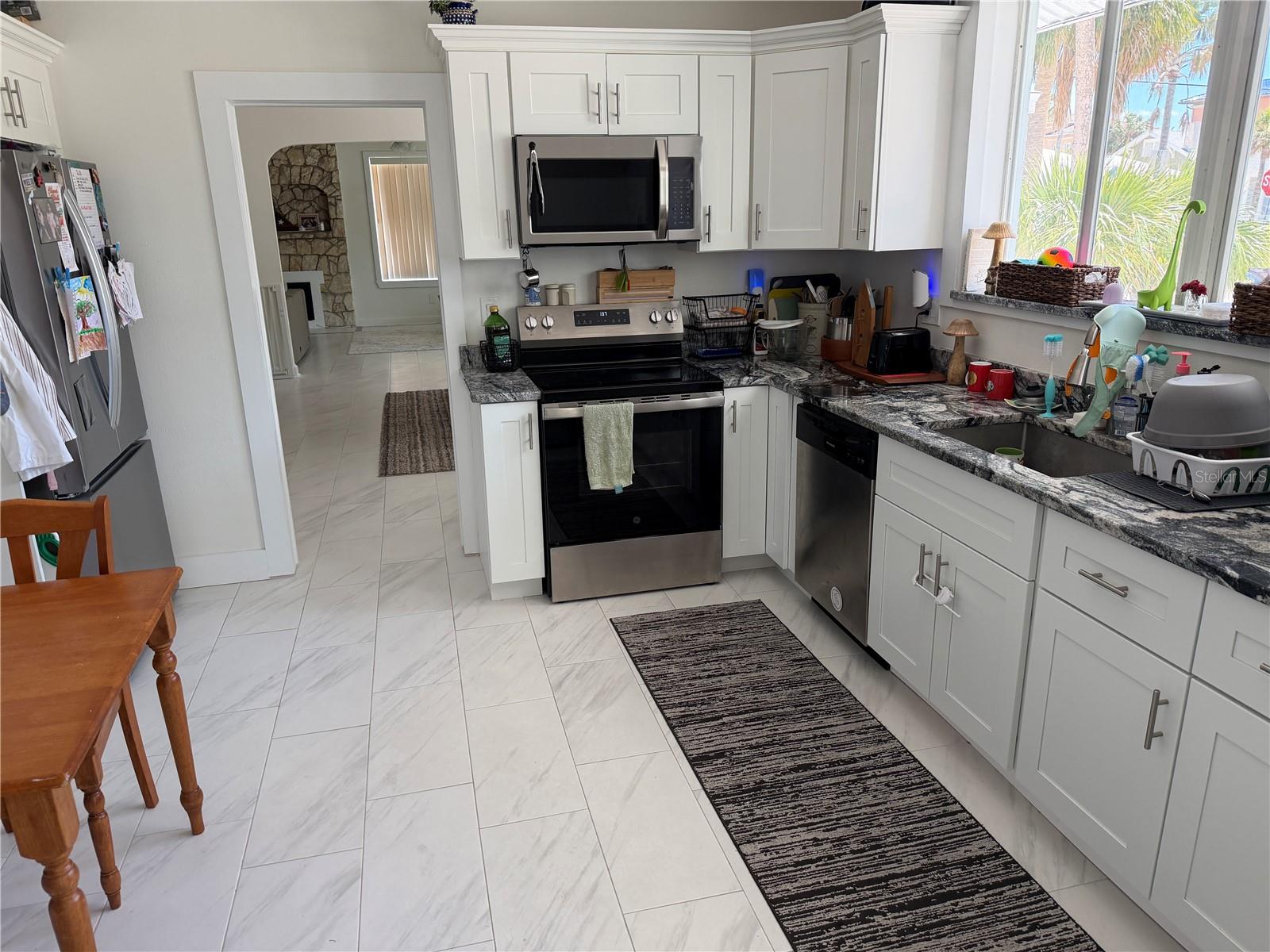 Image 3 of 49 For 850 Mandalay Avenue