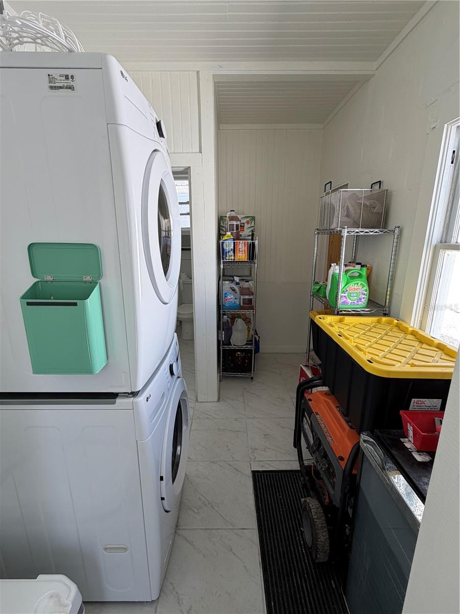 Image 33 of 49 For 850 Mandalay Avenue