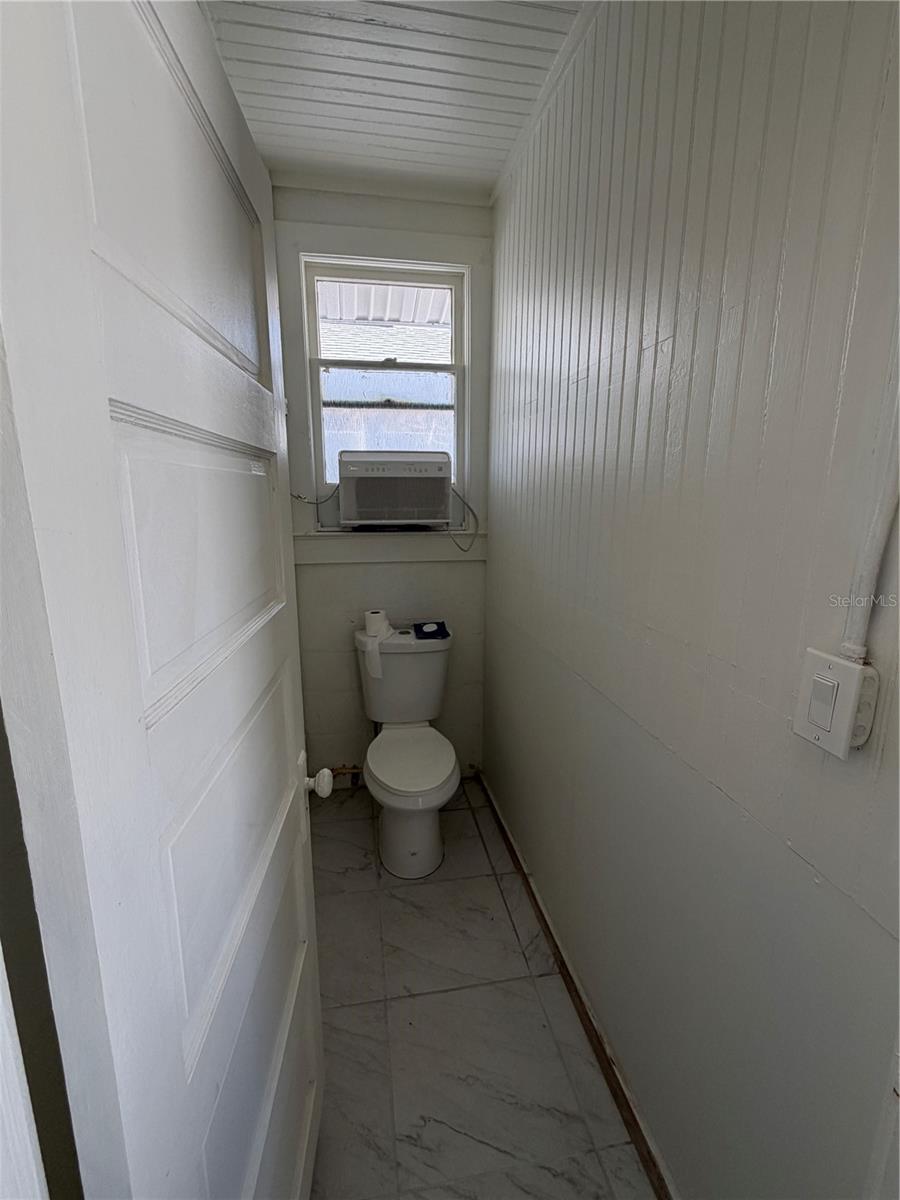 Image 34 of 49 For 850 Mandalay Avenue