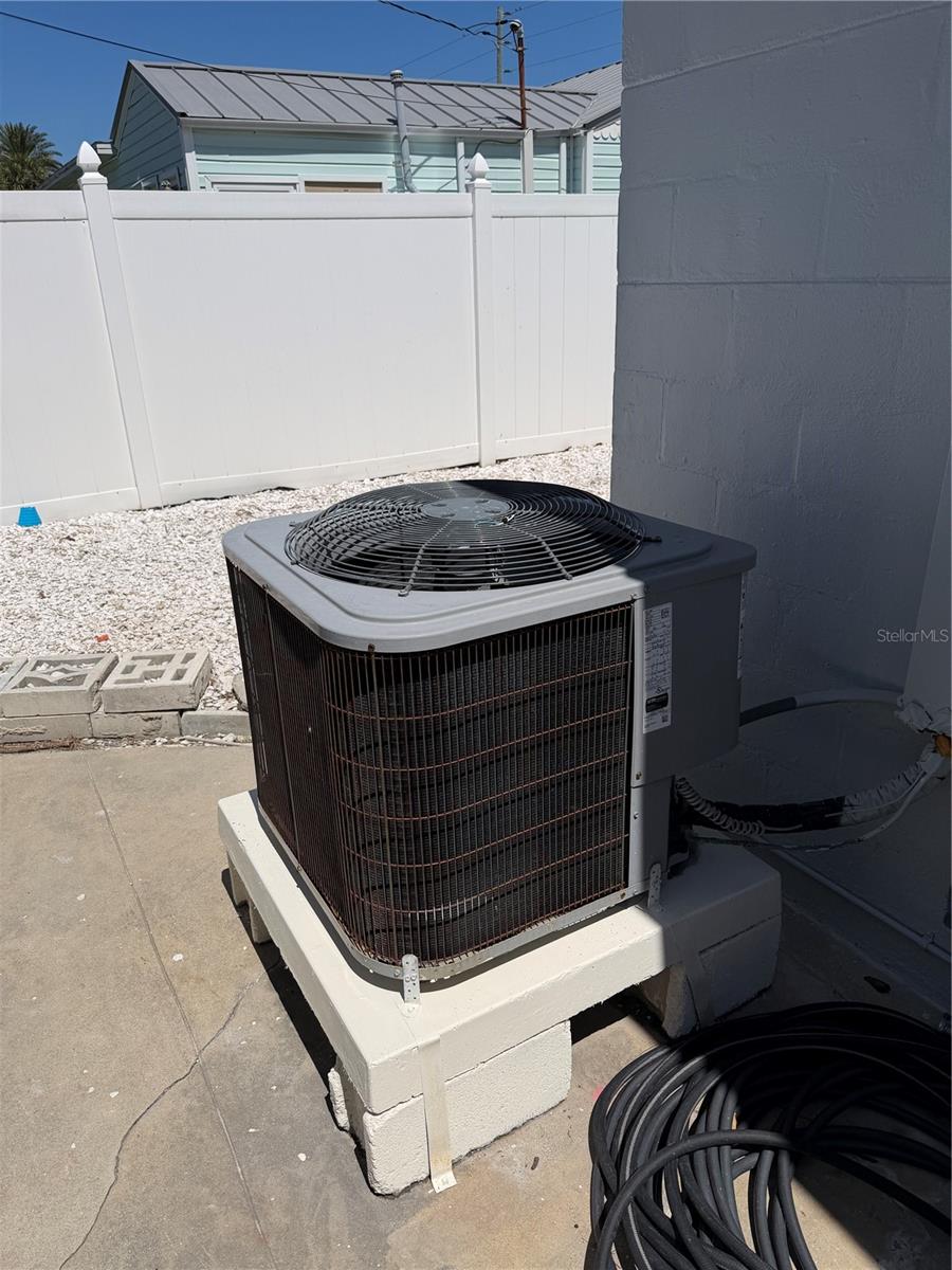 Image 35 of 49 For 850 Mandalay Avenue