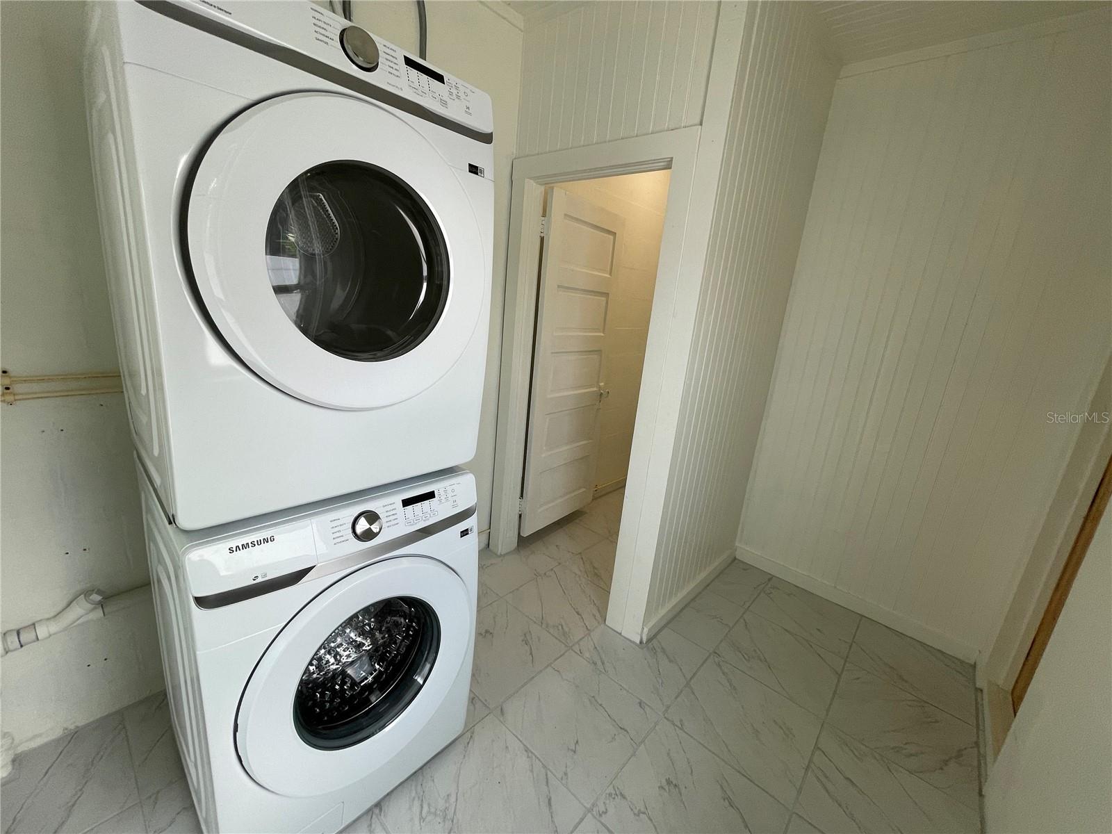 Image 47 of 49 For 850 Mandalay Avenue