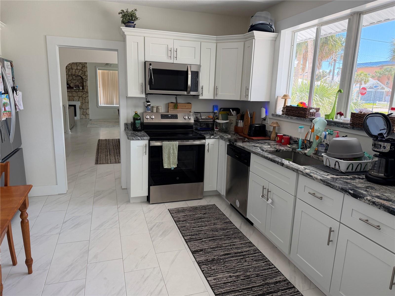 Image 7 of 49 For 850 Mandalay Avenue