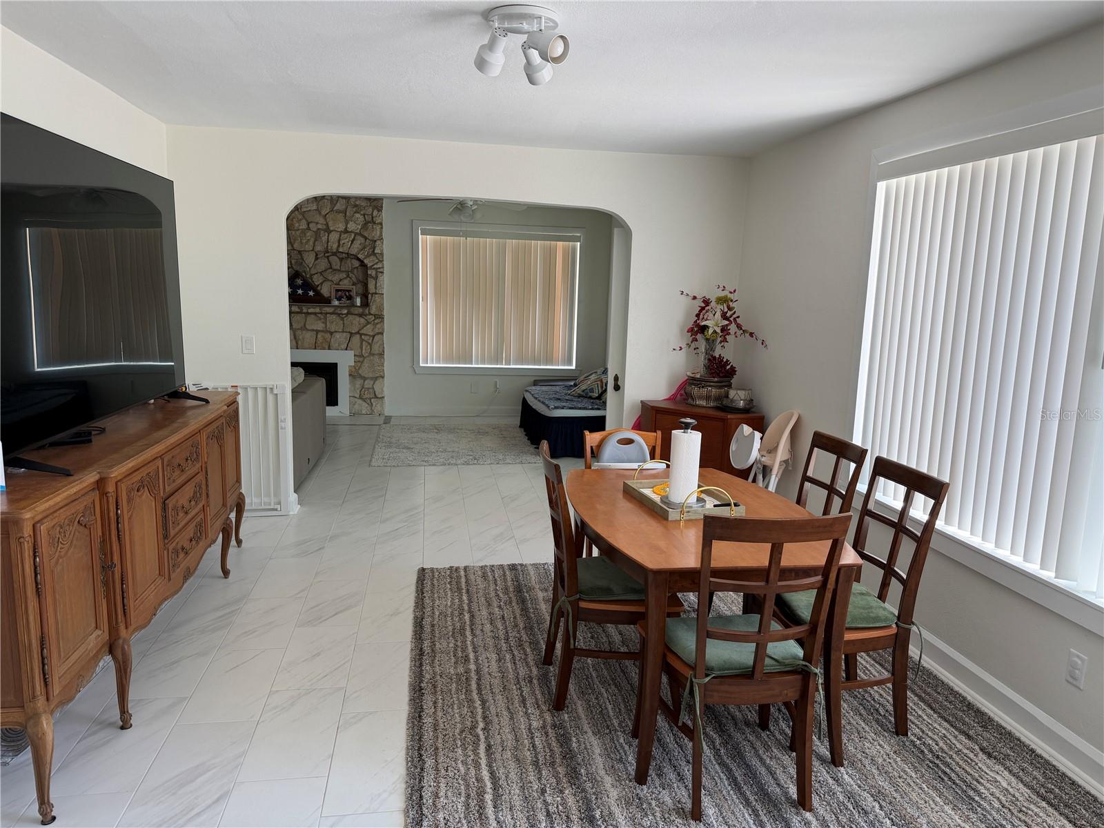 Image 9 of 49 For 850 Mandalay Avenue