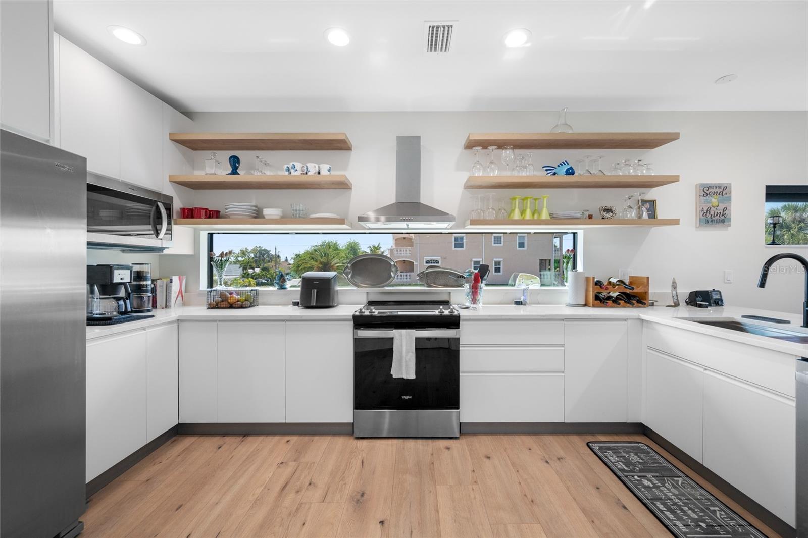 Image 10 of 62 For 2200 Bay Boulevard A