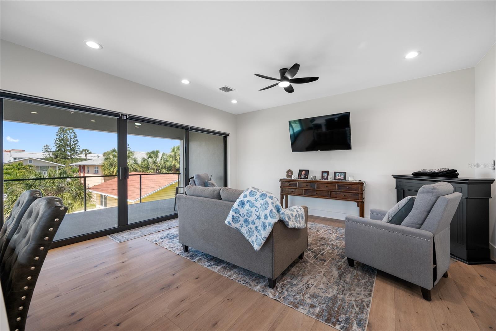 Image 16 of 62 For 2200 Bay Boulevard A