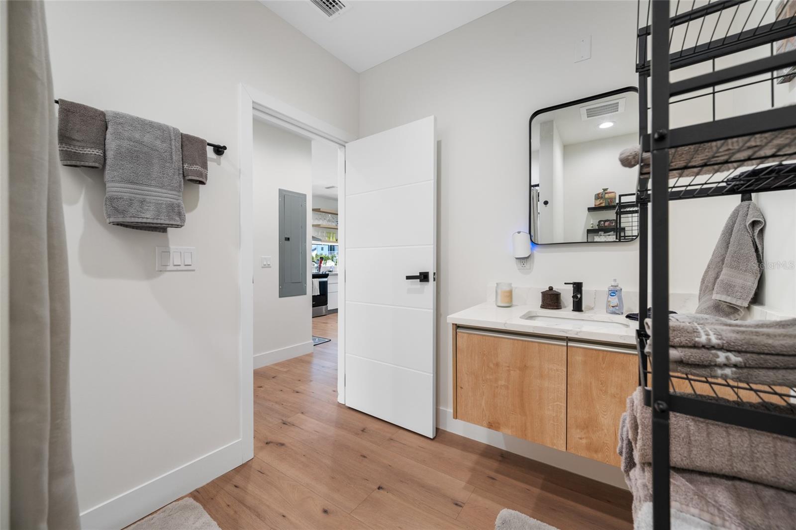 Image 29 of 62 For 2200 Bay Boulevard A