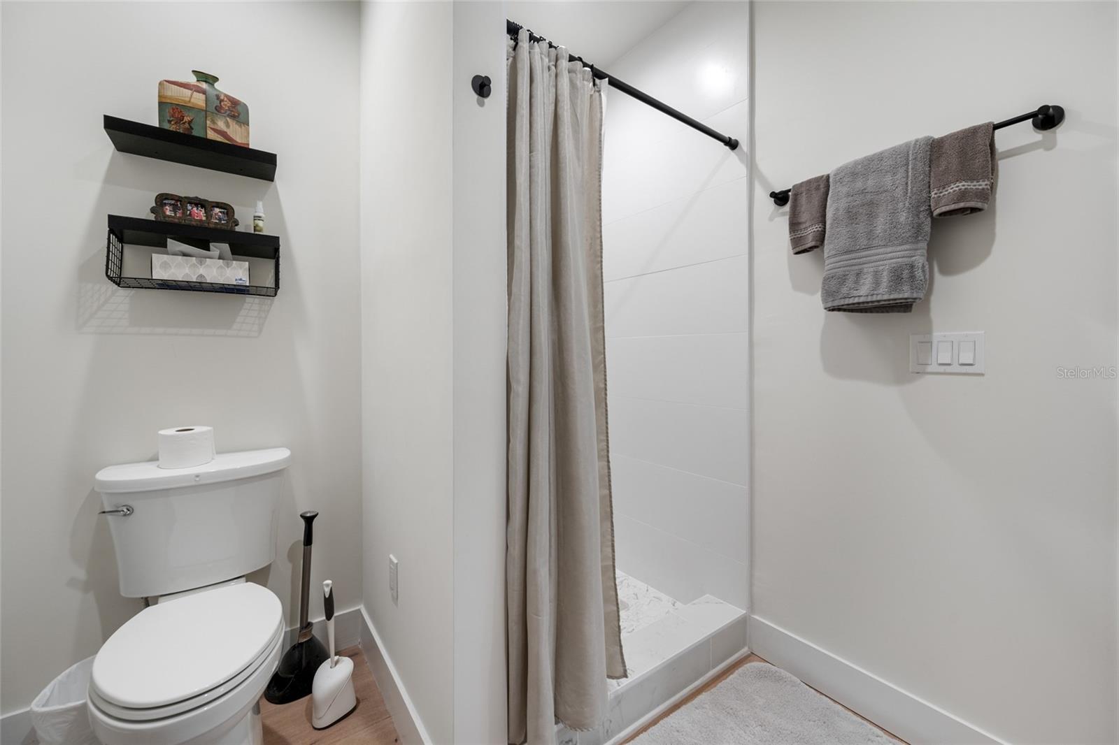 Image 31 of 62 For 2200 Bay Boulevard A