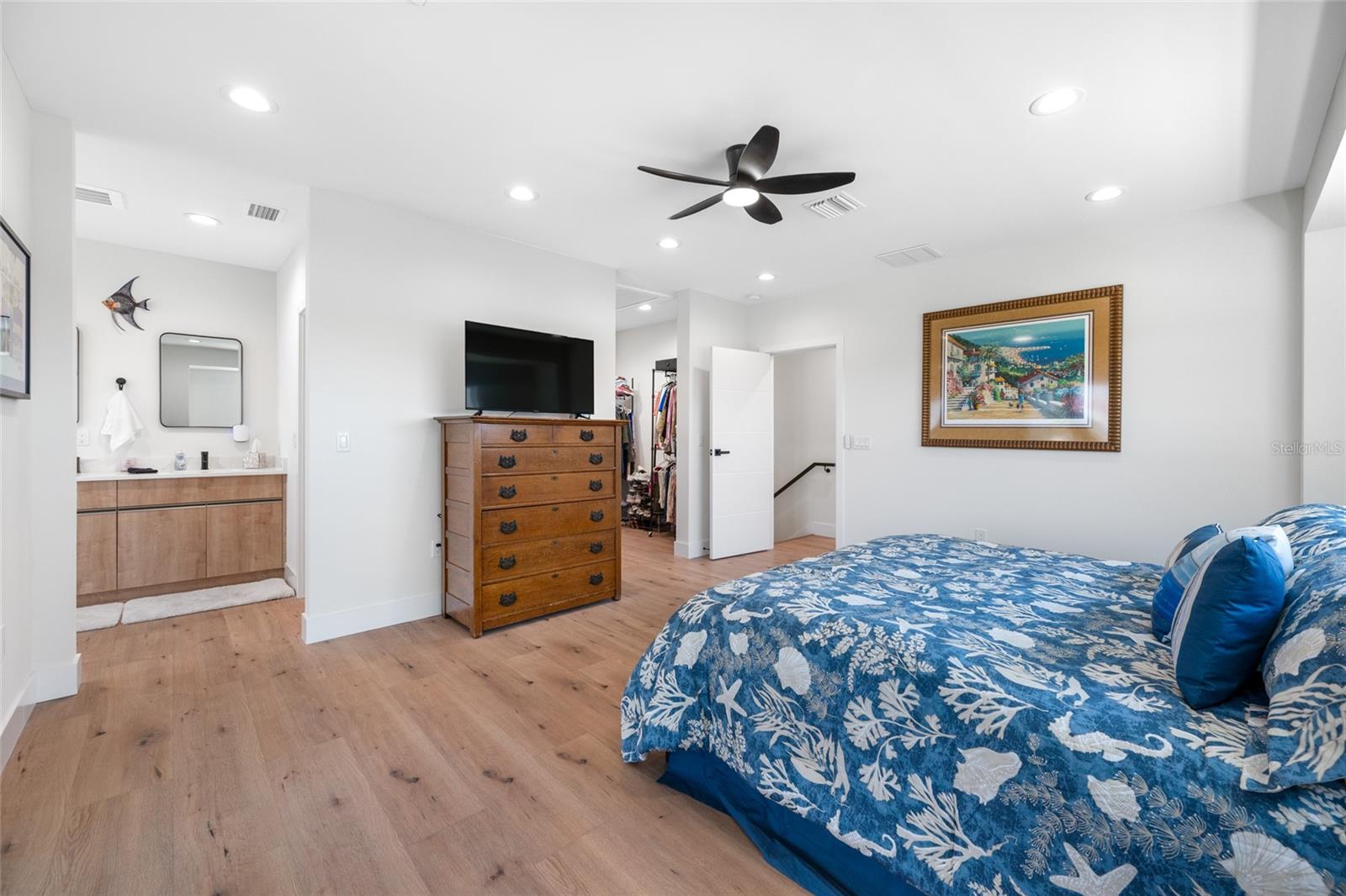 Image 35 of 62 For 2200 Bay Boulevard A