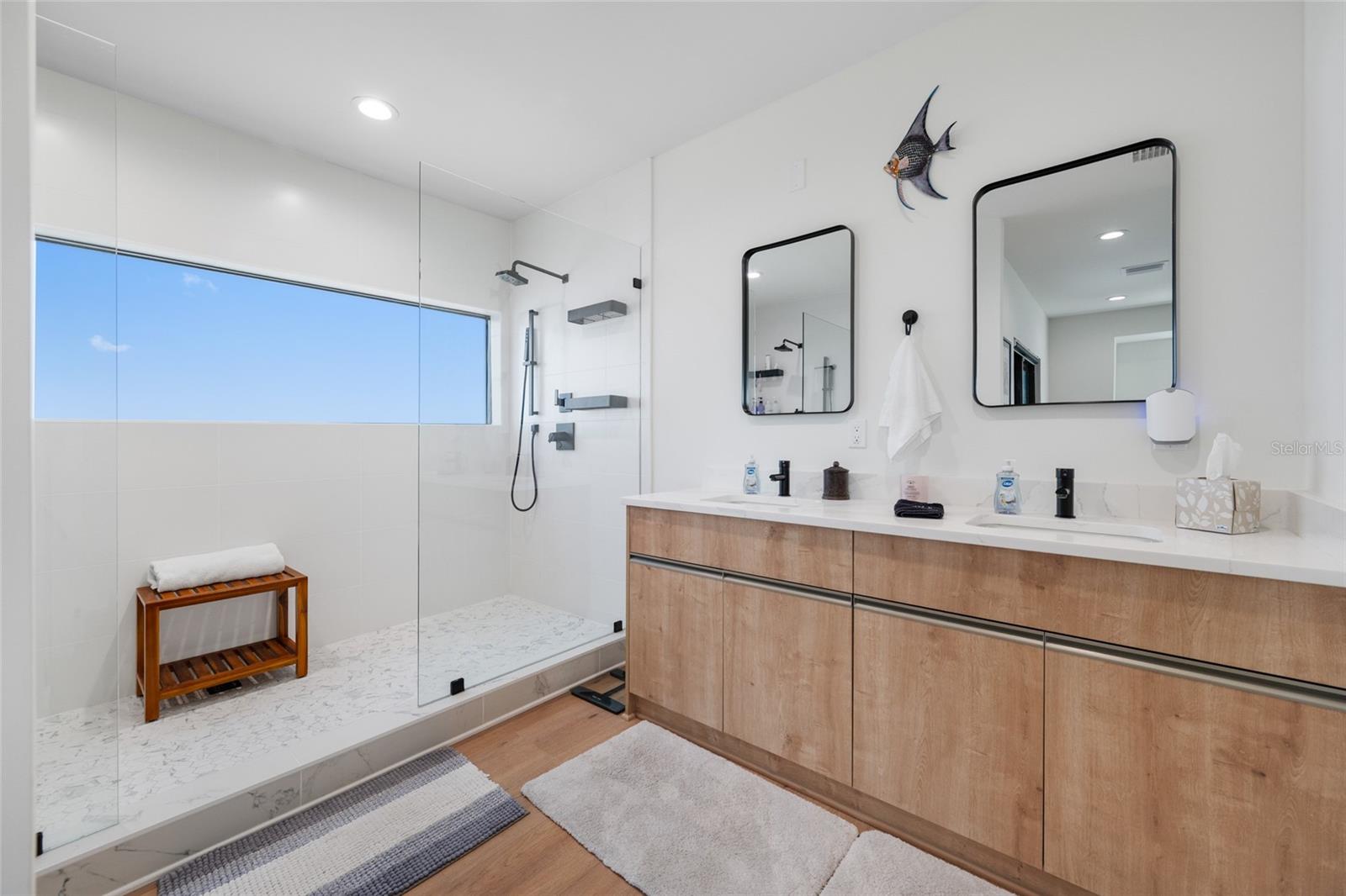 Image 36 of 62 For 2200 Bay Boulevard A