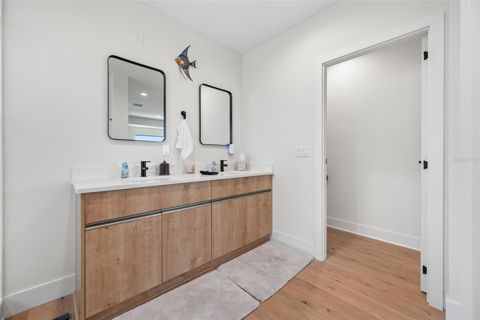 Image 38 of 62 For 2200 Bay Boulevard A