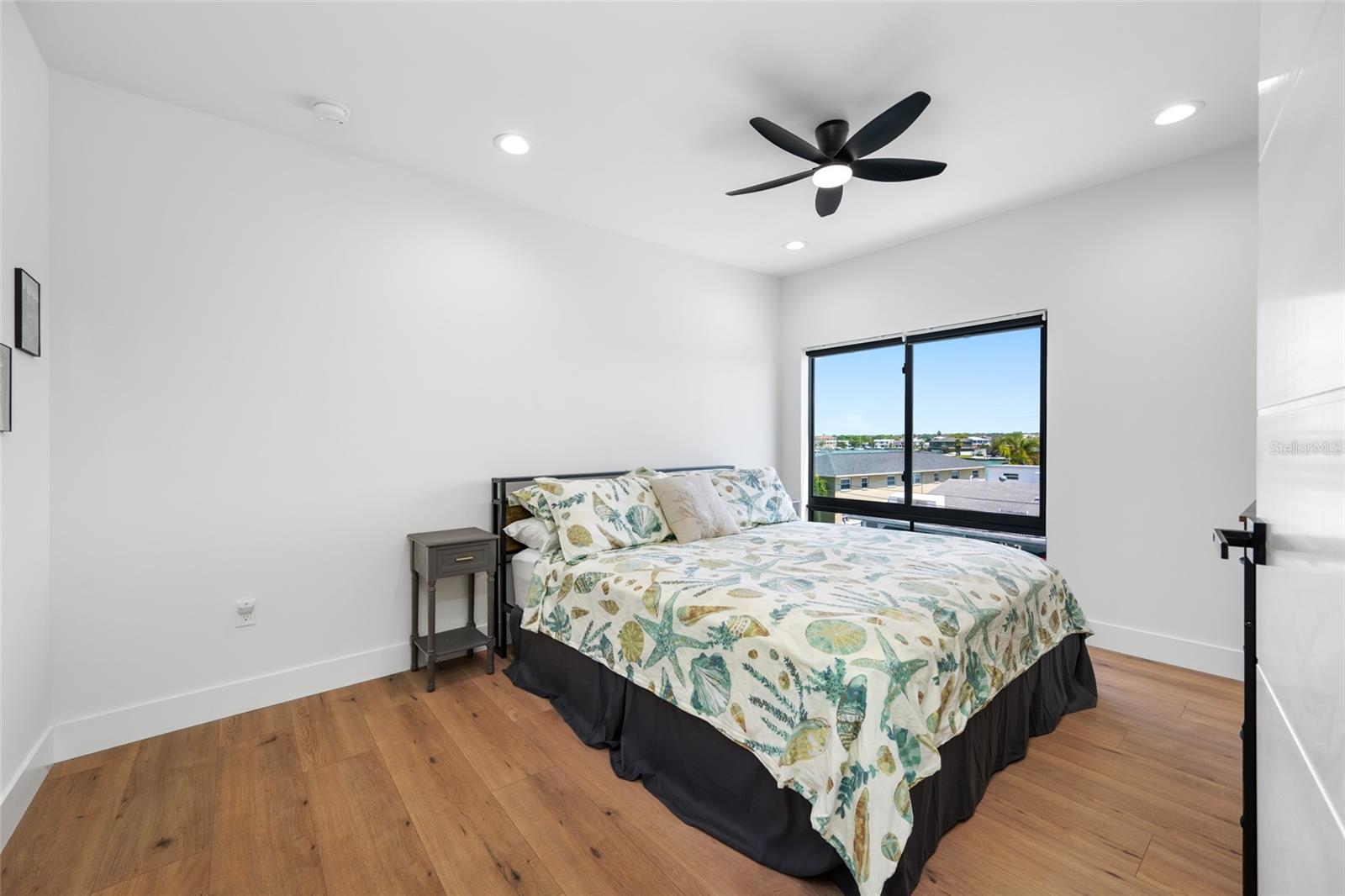 Image 39 of 62 For 2200 Bay Boulevard A