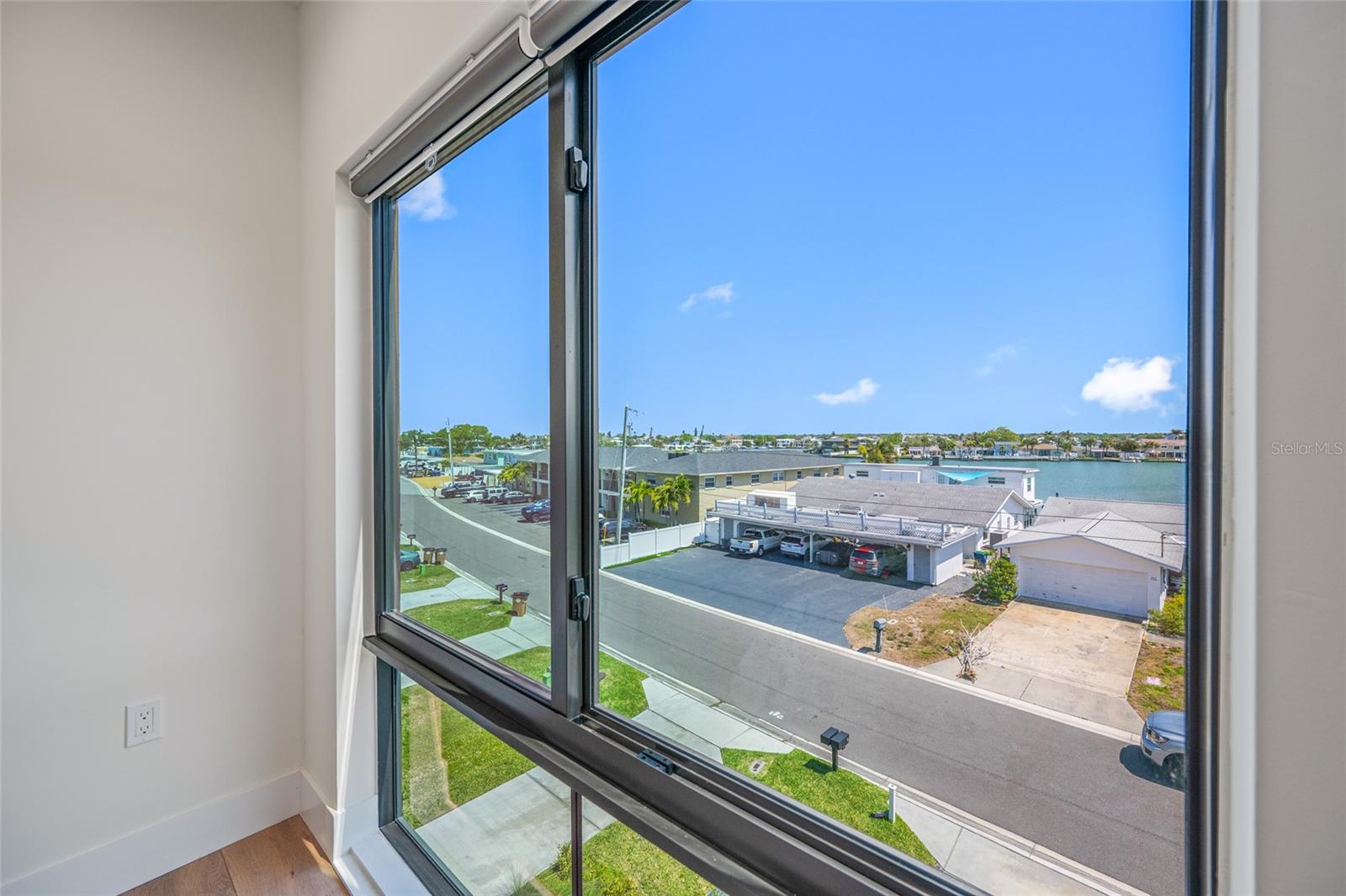 Image 41 of 62 For 2200 Bay Boulevard A