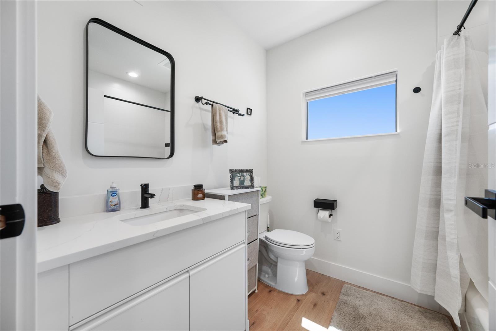 Image 42 of 62 For 2200 Bay Boulevard A