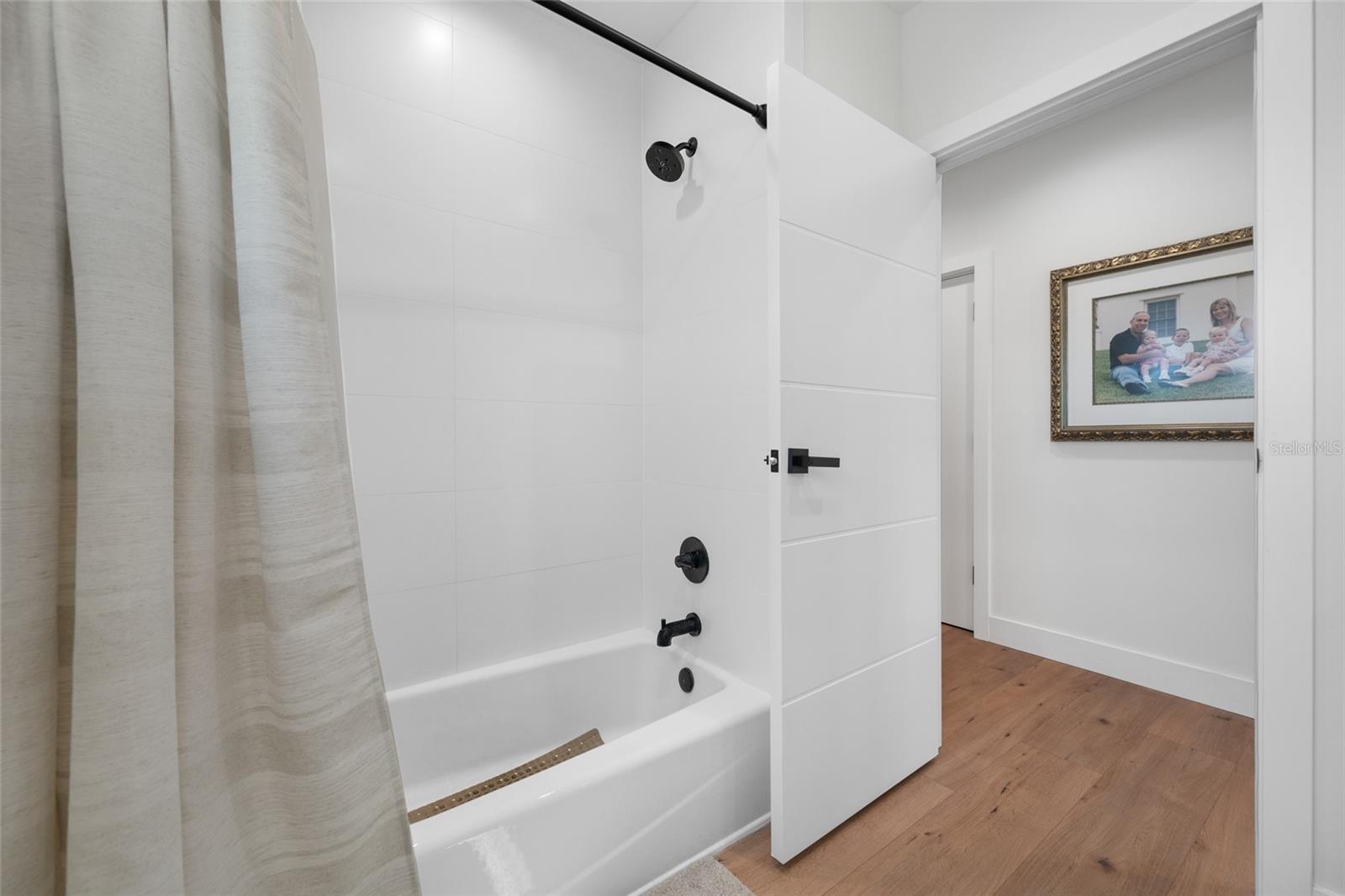 Image 43 of 62 For 2200 Bay Boulevard A