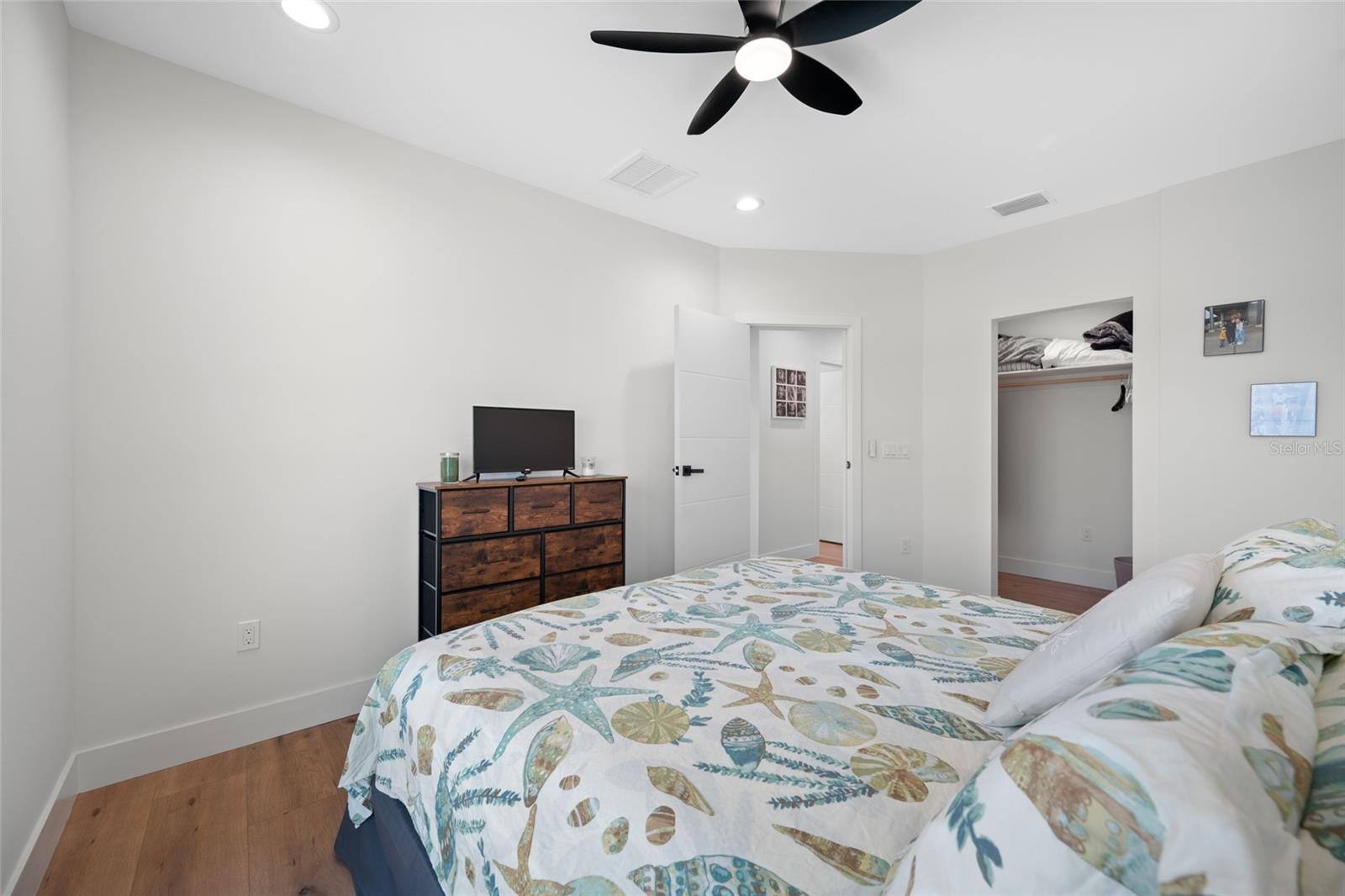 Image 46 of 62 For 2200 Bay Boulevard A