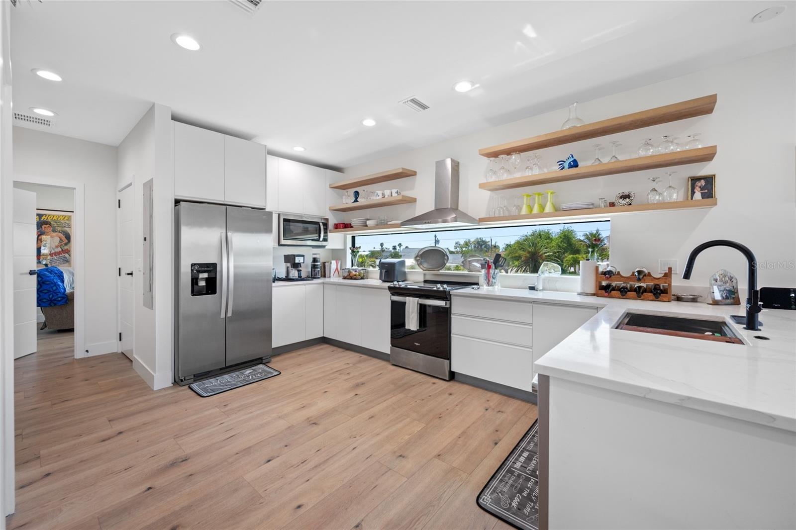 Image 9 of 62 For 2200 Bay Boulevard A