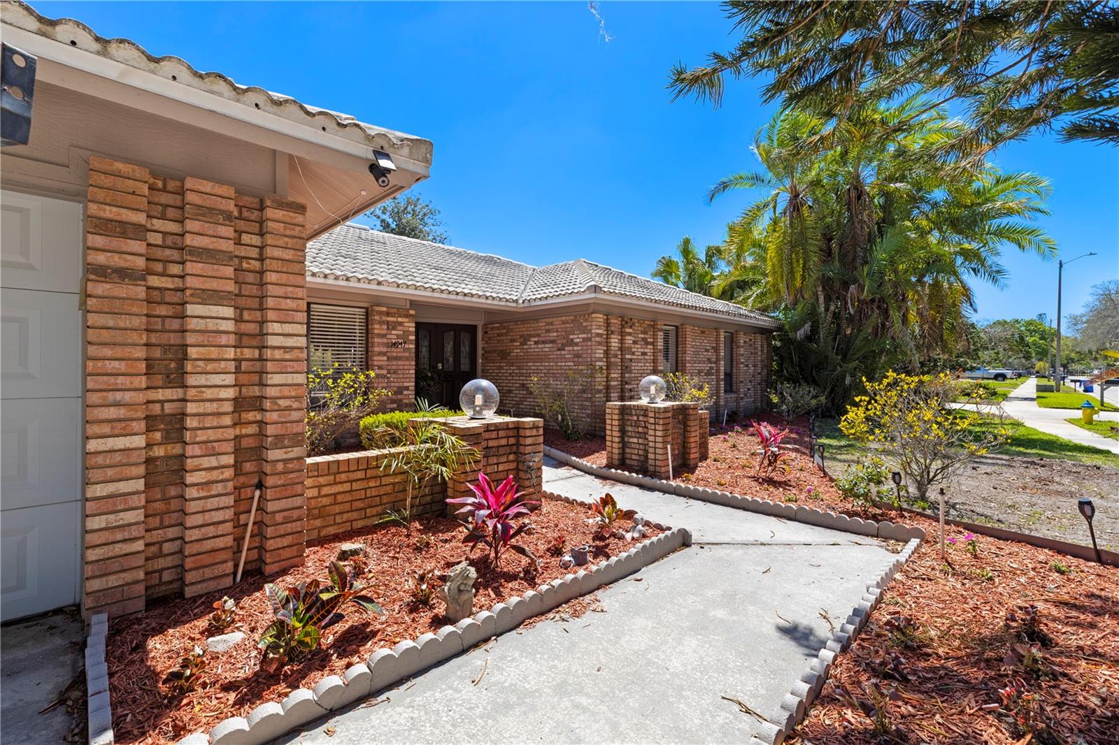 Image 6 of 59 For 14947 Lake Forest Drive