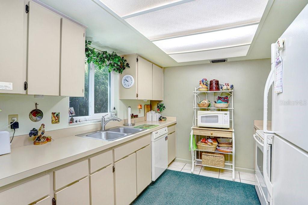 Image 11 of 26 For 14931 Old Pointe Road