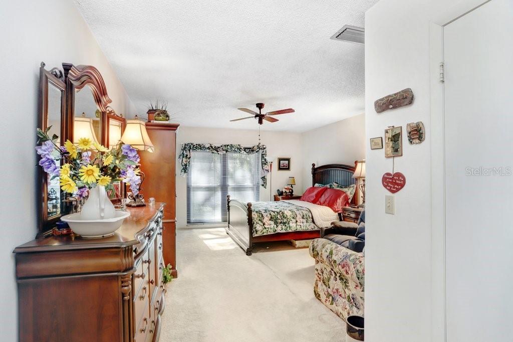 Image 12 of 26 For 14931 Old Pointe Road