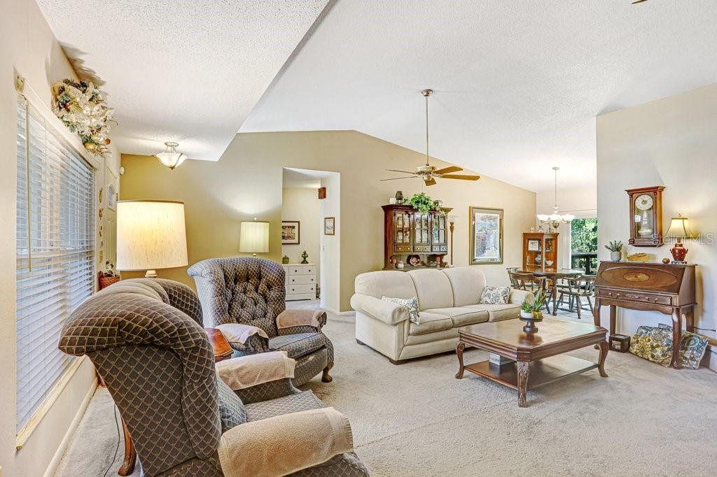 Image 4 of 26 For 14931 Old Pointe Road