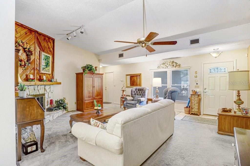 Image 5 of 26 For 14931 Old Pointe Road