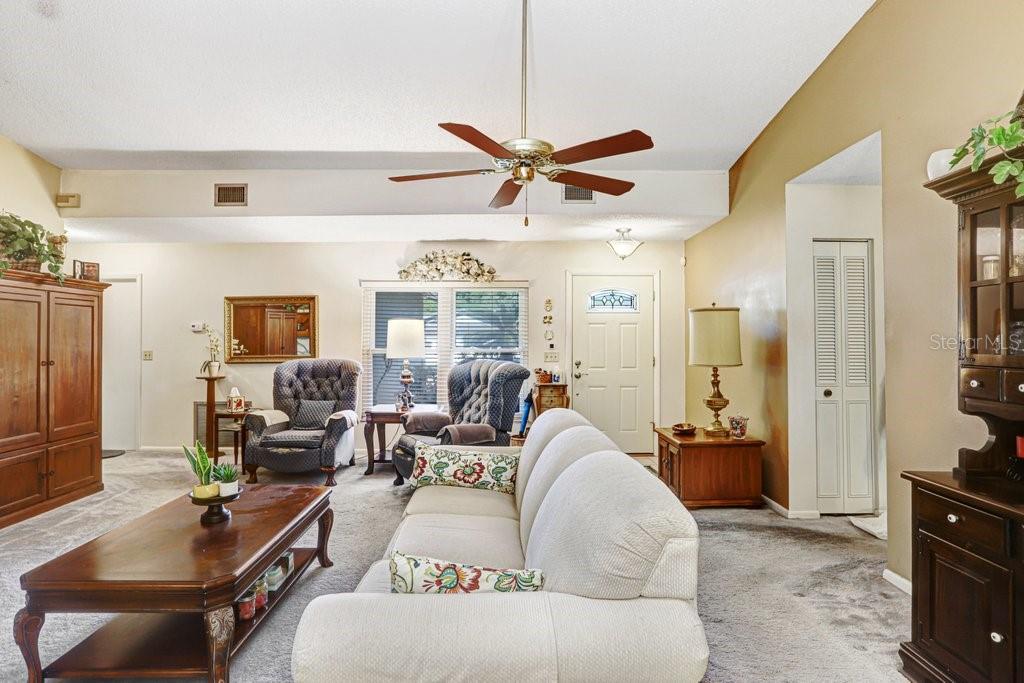 Image 6 of 26 For 14931 Old Pointe Road