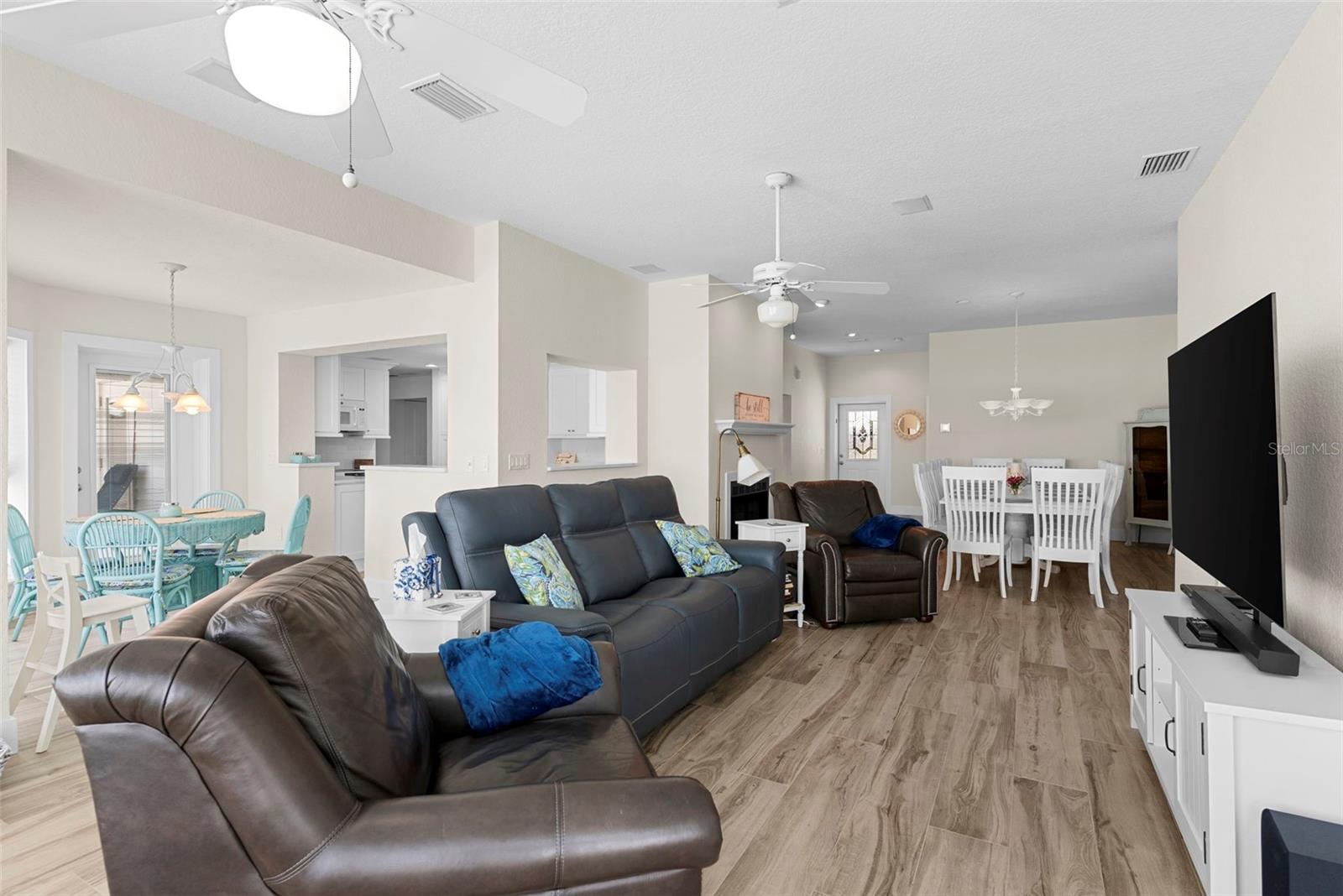 Image 18 of 57 For 11445 9th Street E