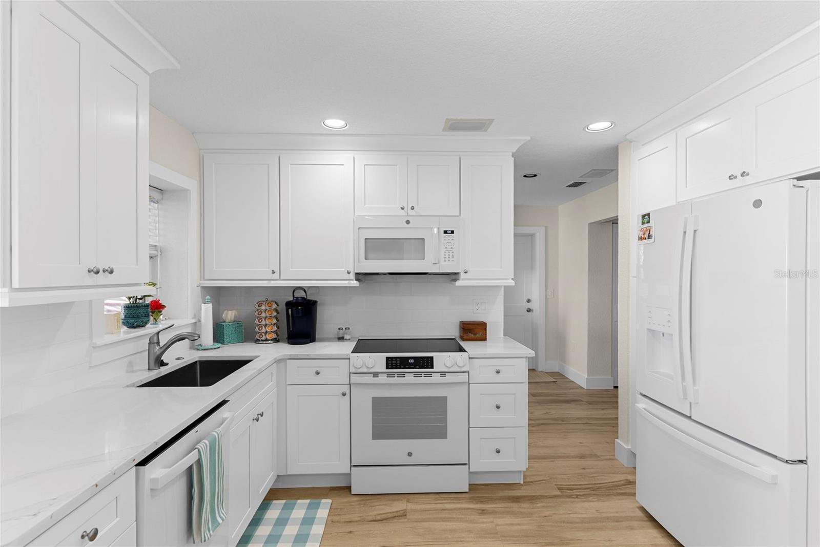 Image 22 of 57 For 11445 9th Street E