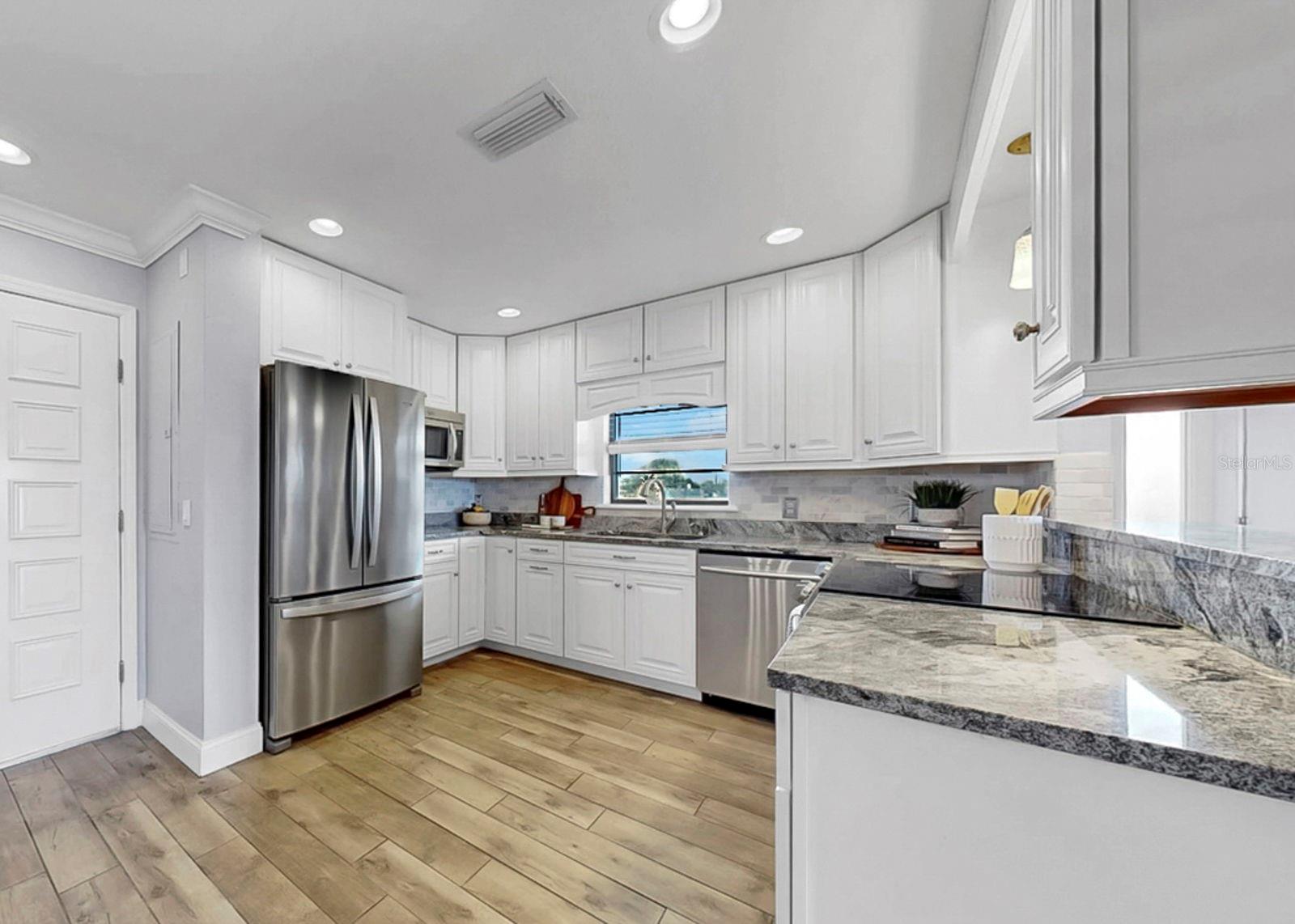 Image 32 of 99 For 626 Yardarm Drive 13