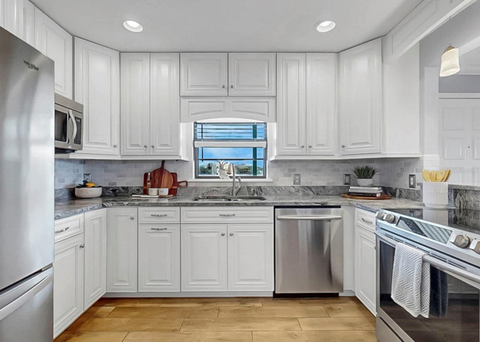 Image 33 of 99 For 626 Yardarm Drive 13