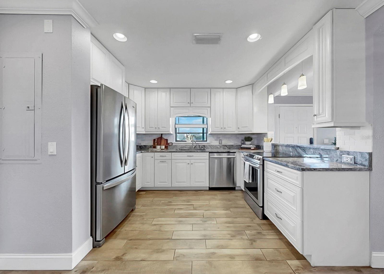 Image 34 of 99 For 626 Yardarm Drive 13