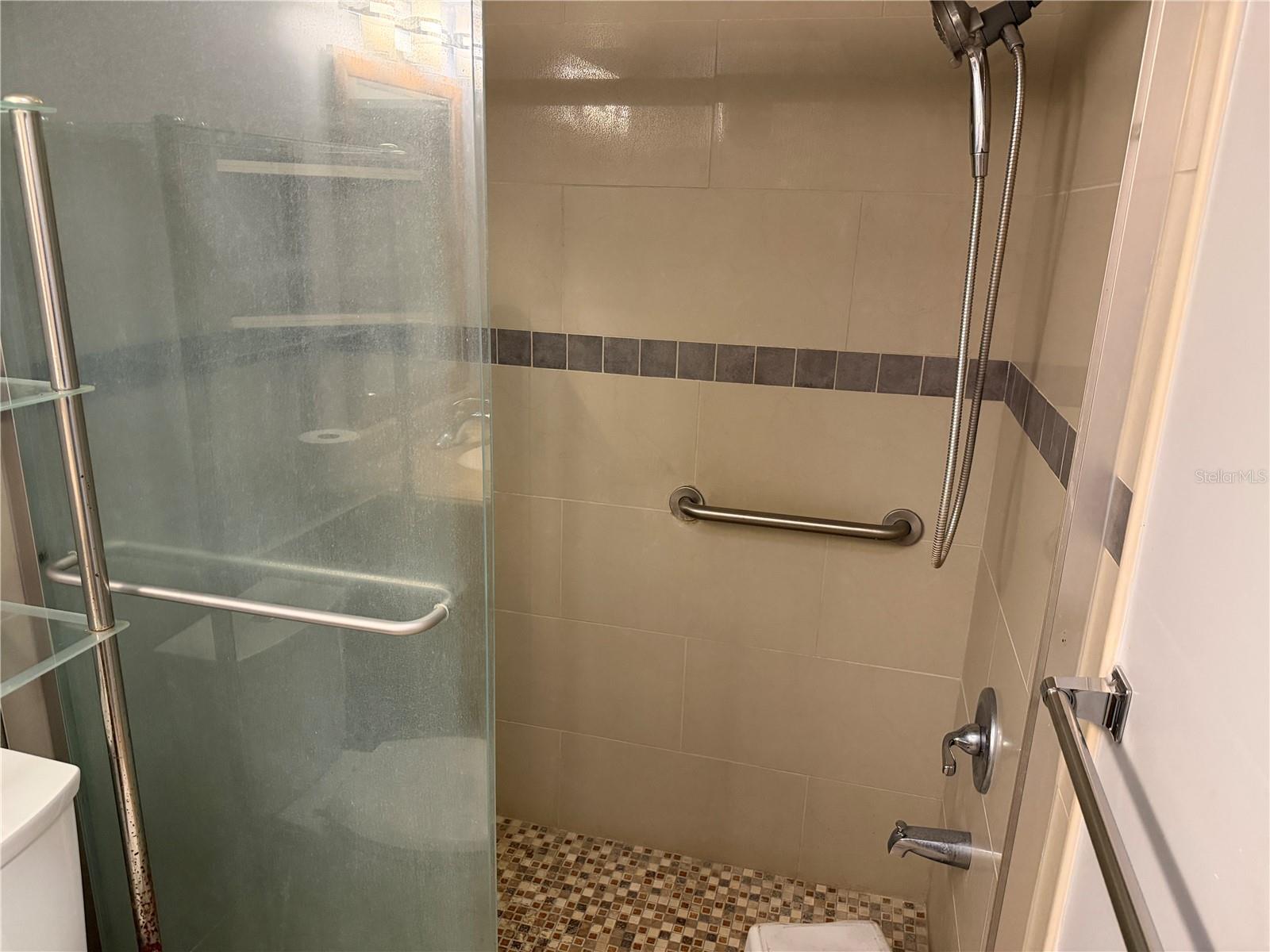 Image 10 of 26 For 1221 Drew Street A2