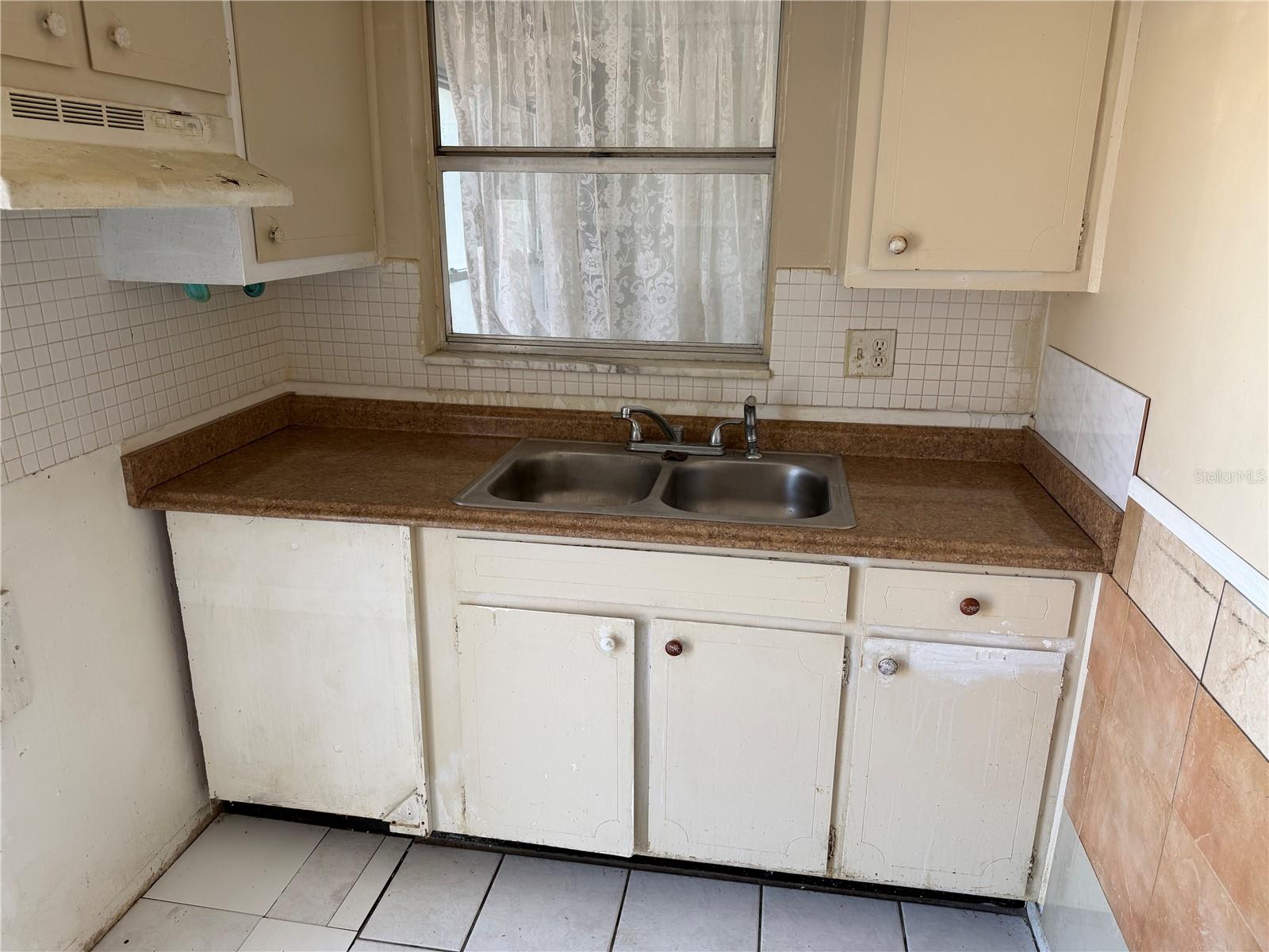 Image 22 of 26 For 1221 Drew Street A2