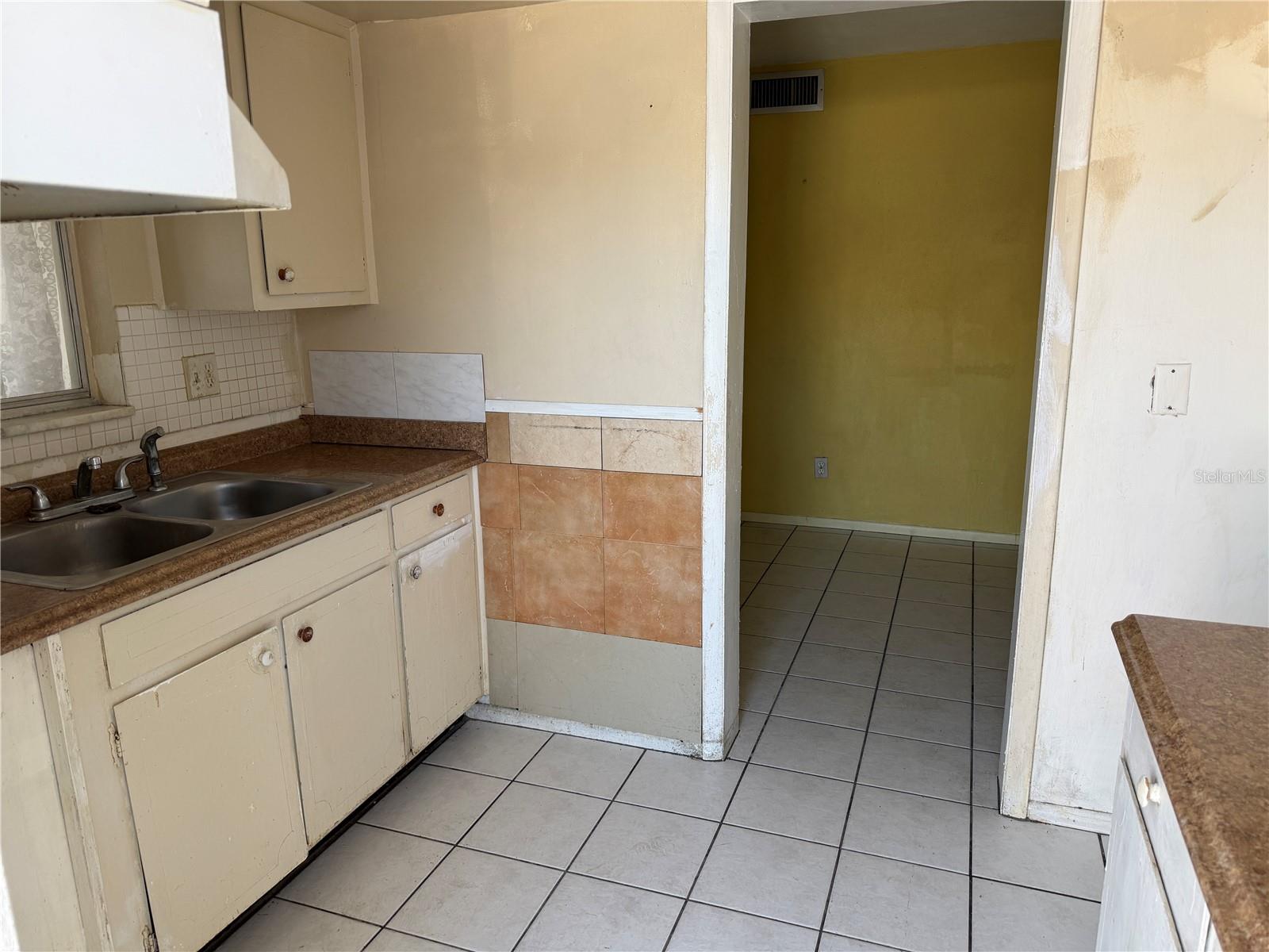 Image 23 of 26 For 1221 Drew Street A2