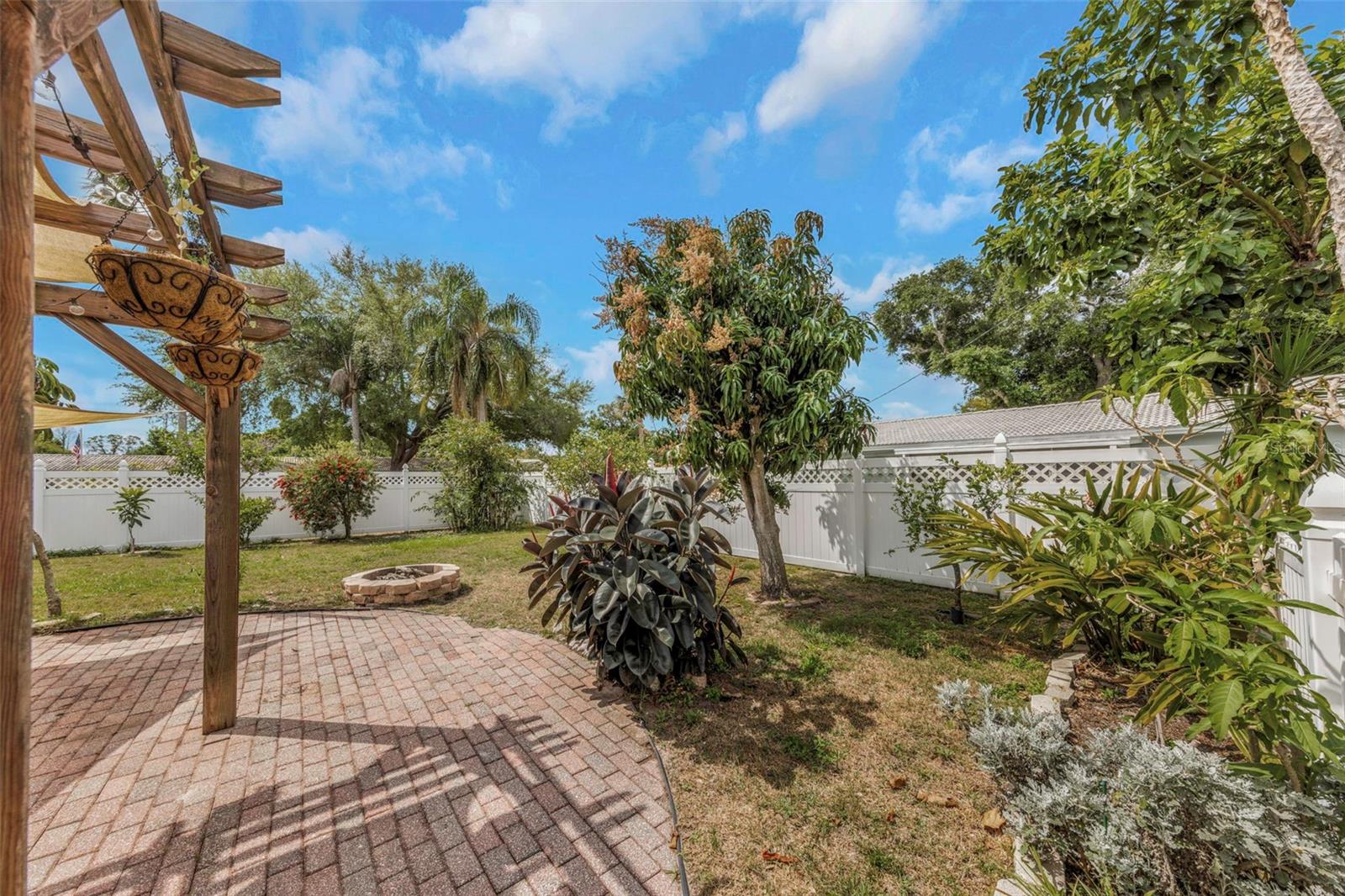 Image 18 of 32 For 2300 Tudor Lane