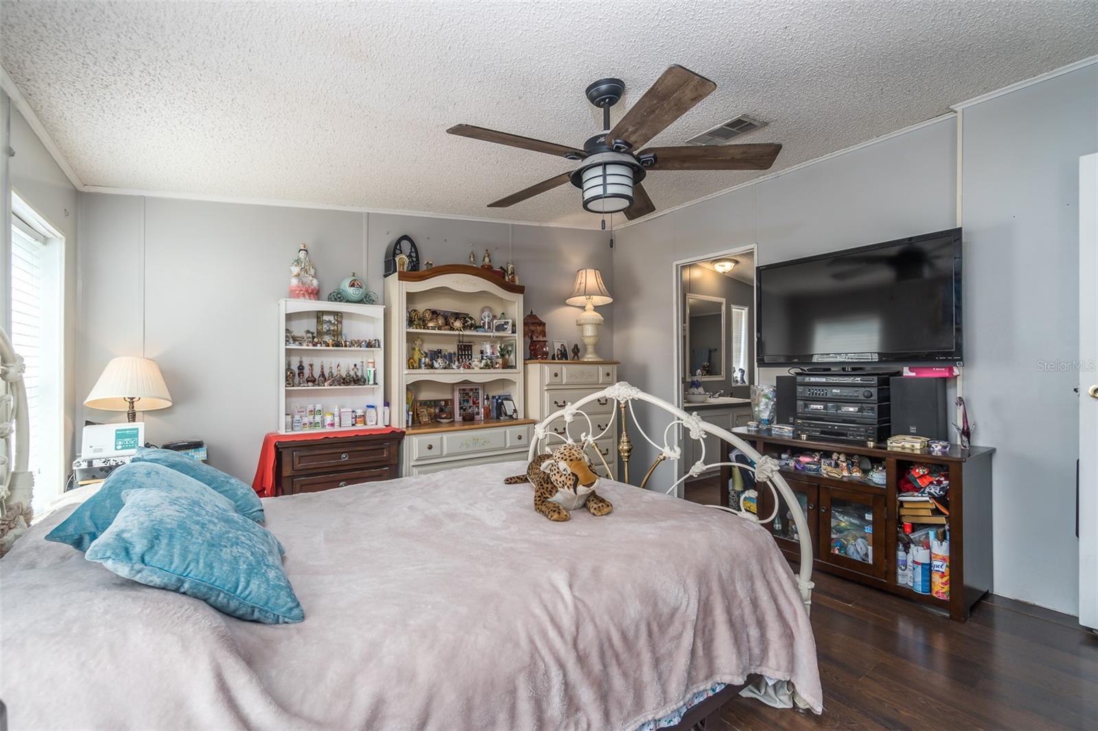 Image 14 of 27 For 14926 Douglas Street