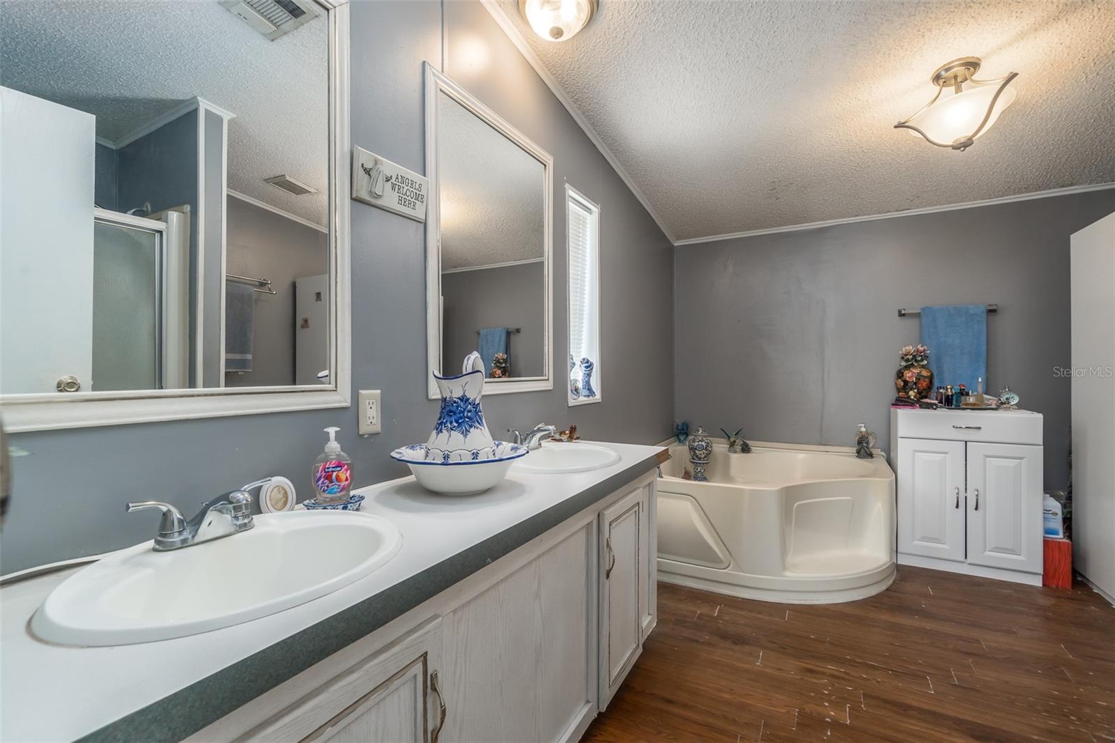 Image 15 of 27 For 14926 Douglas Street