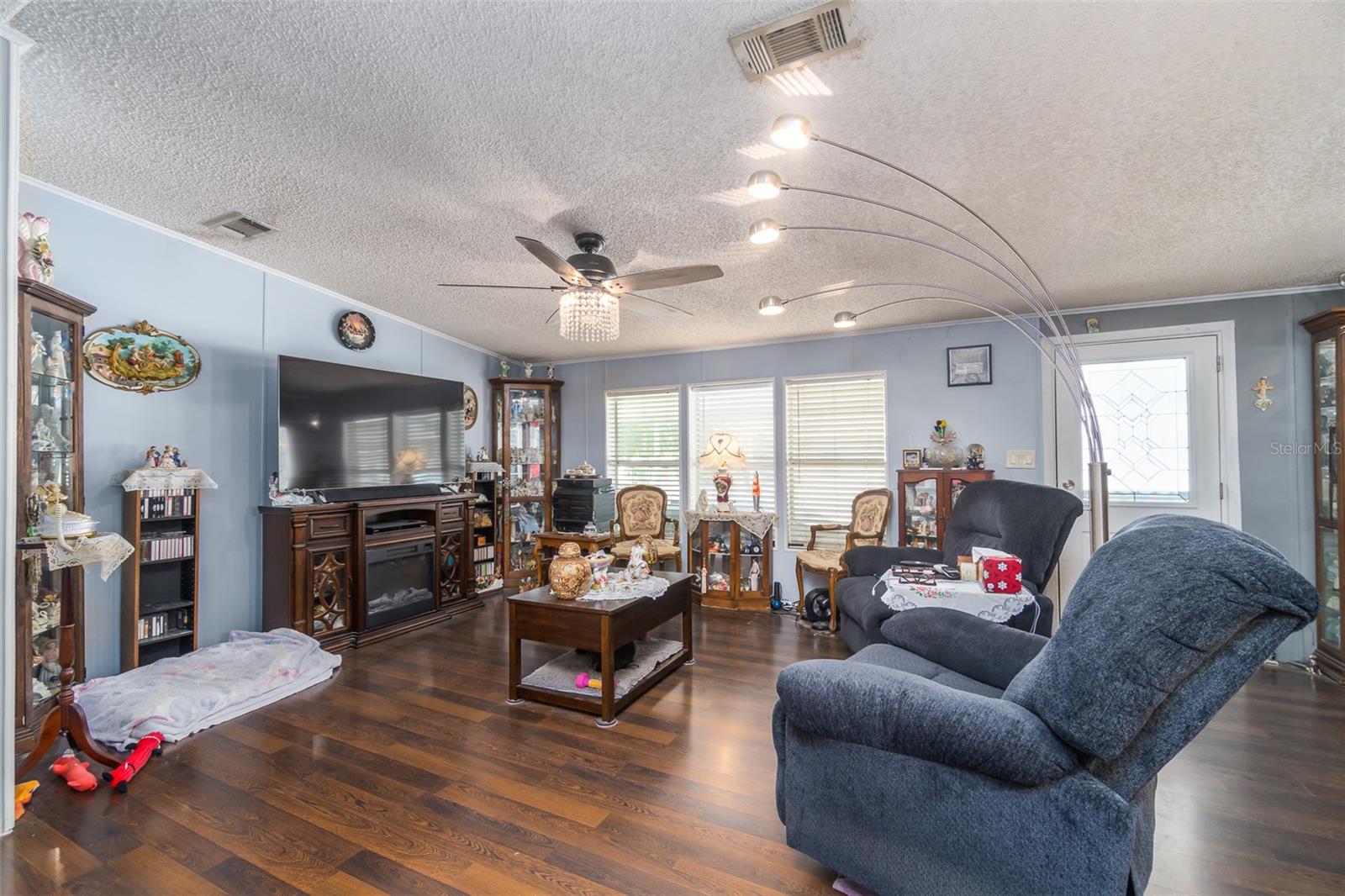 Image 5 of 27 For 14926 Douglas Street