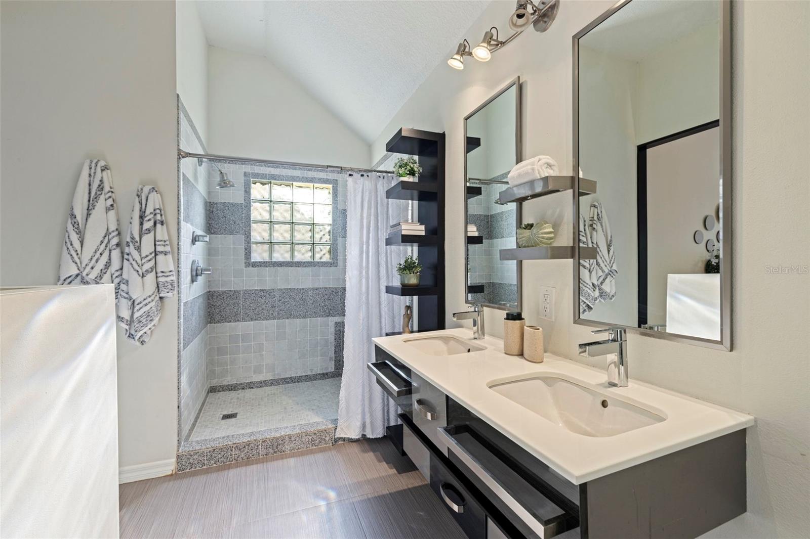 Image 13 of 35 For 3510 Greenglen Circle